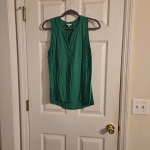 Crown & Ivy Sleeveless Emerald Blouse